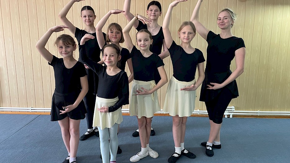 In unserer **Tanzgruppe** werden Tänze eingeübt, die sie z.B. an unseren Festen präsentieren